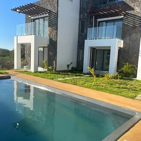 R & P Villa